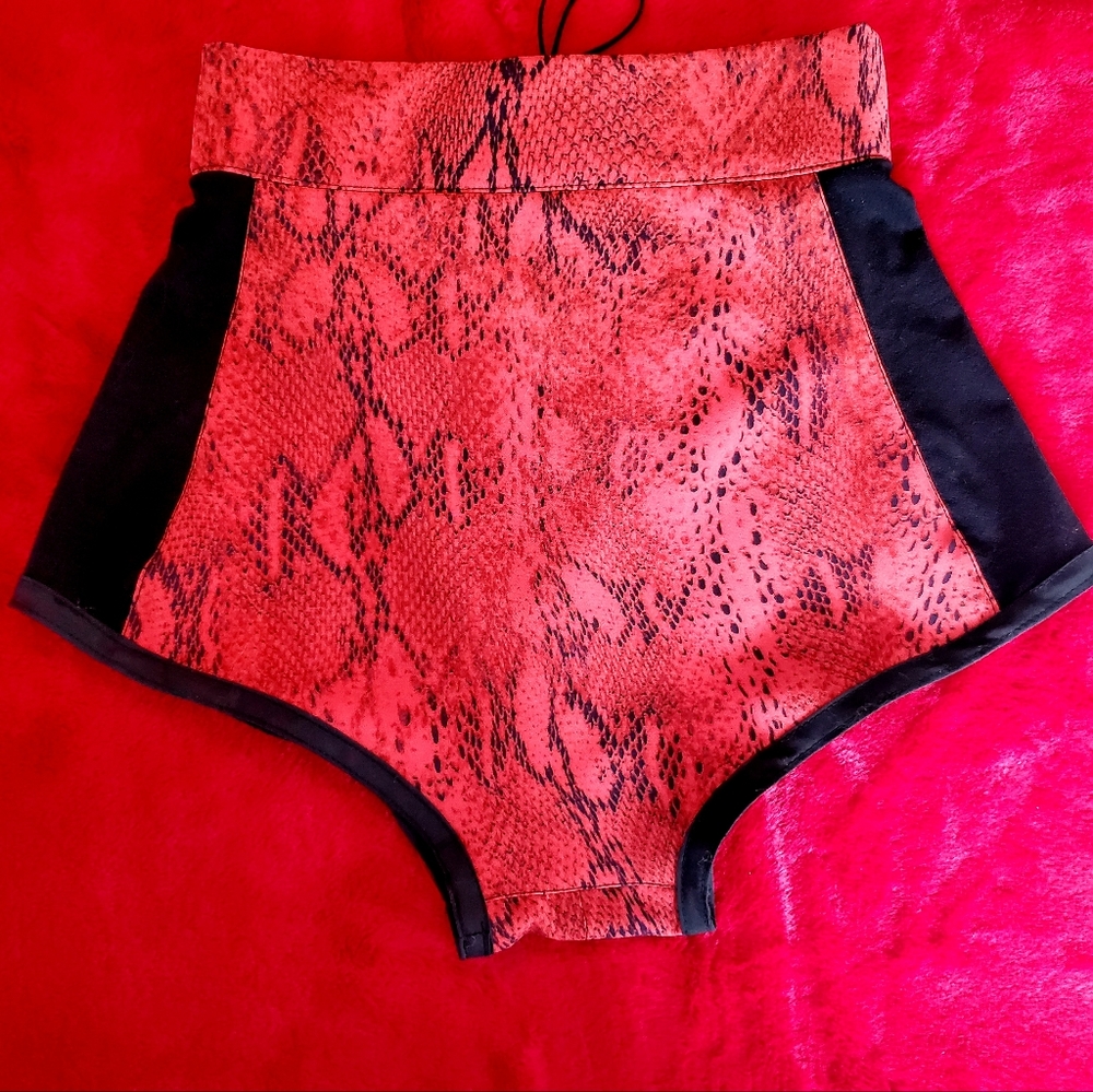 Handmade 2 pieces lace up ensemble - Picture 2 of 4